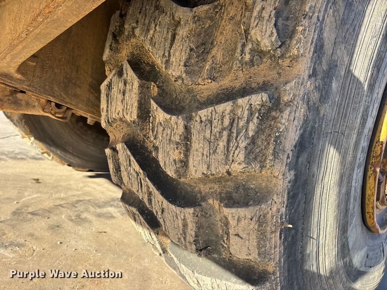 image for item EN0888 1985 Caterpillar 621B conventional scraper 