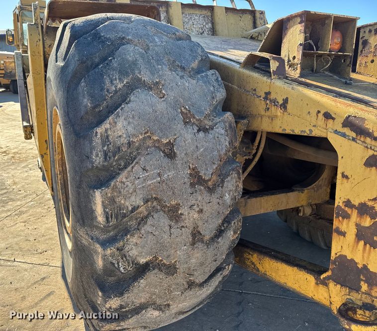 image for item EN0888 1985 Caterpillar 621B conventional scraper 