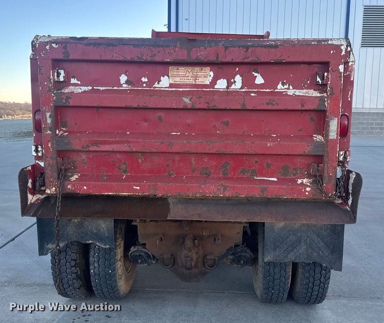 image for item EN0890 1994 Ford L8000 dump truck