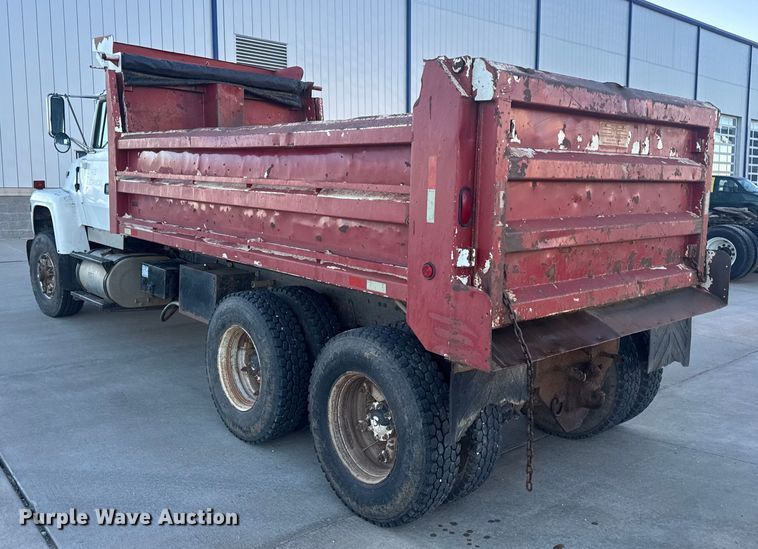 image for item EN0890 1994 Ford L8000 dump truck