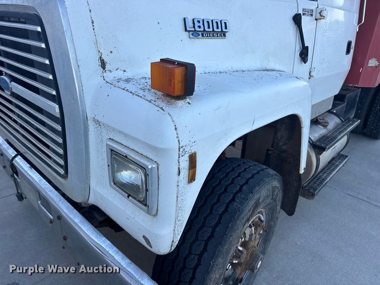 image for item EN0890 1994 Ford L8000 dump truck