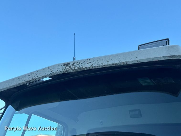 image for item EN0890 1994 Ford L8000 dump truck