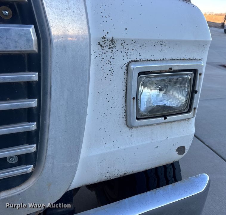 image for item EN0890 1994 Ford L8000 dump truck