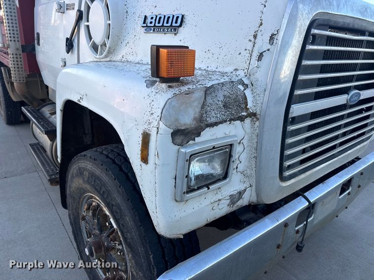 image for item EN0890 1994 Ford L8000 dump truck