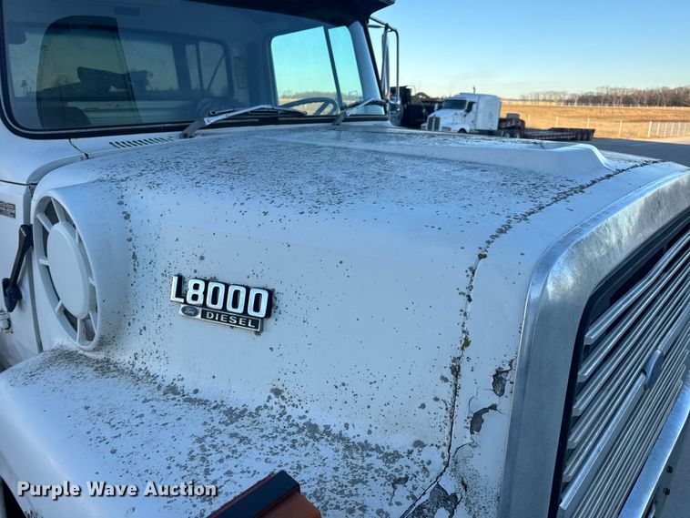 image for item EN0890 1994 Ford L8000 dump truck