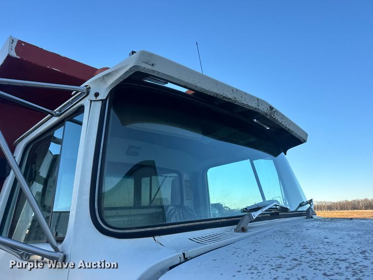 image for item EN0890 1994 Ford L8000 dump truck