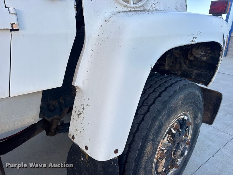 image for item EN0890 1994 Ford L8000 dump truck