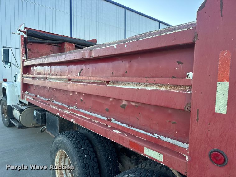 image for item EN0890 1994 Ford L8000 dump truck
