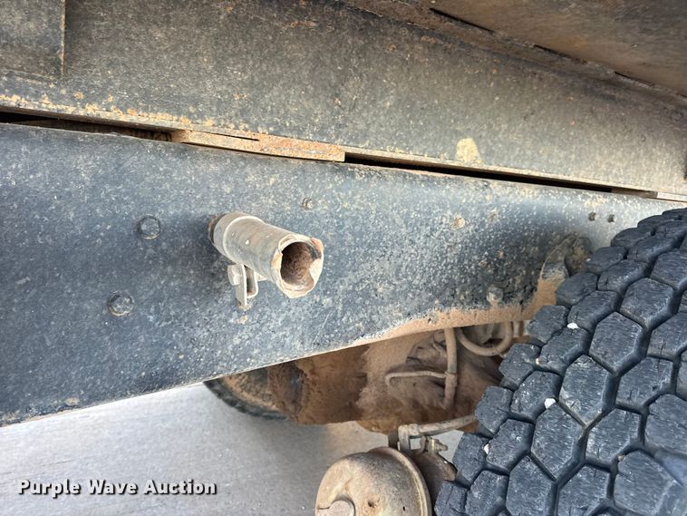 image for item EN0890 1994 Ford L8000 dump truck