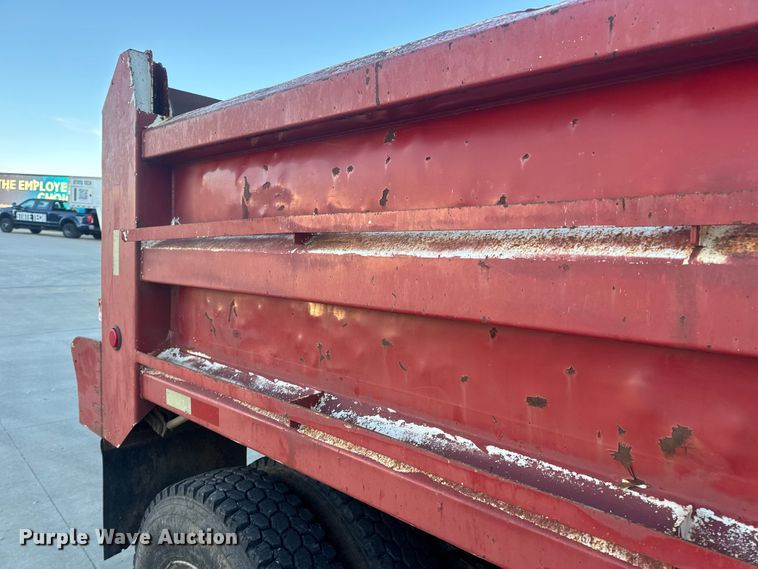 image for item EN0890 1994 Ford L8000 dump truck