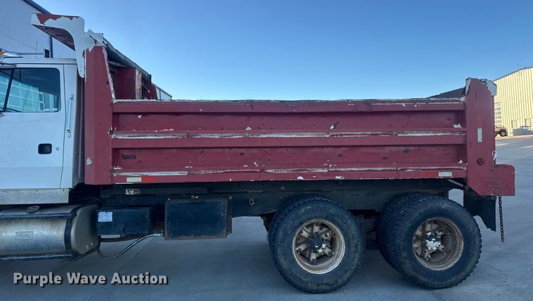 image for item EN0890 1994 Ford L8000 dump truck