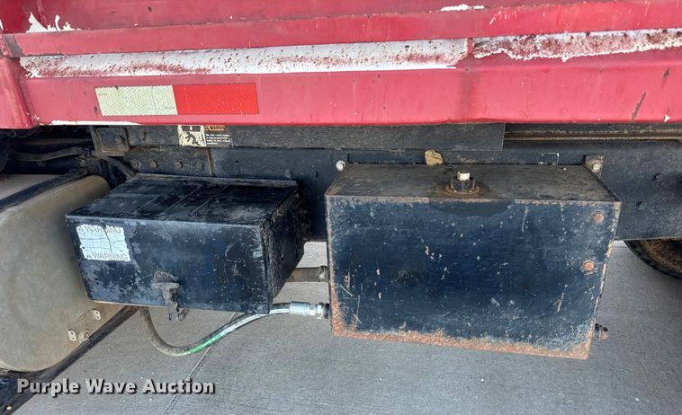 image for item EN0890 1994 Ford L8000 dump truck