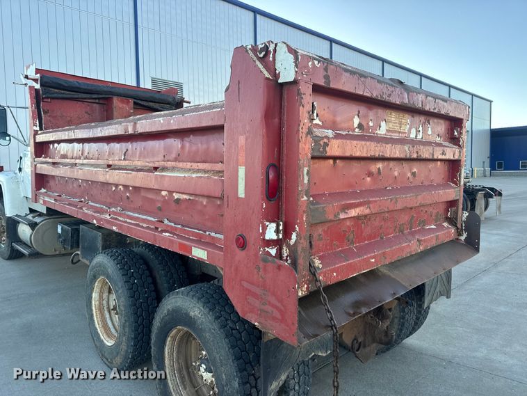 image for item EN0890 1994 Ford L8000 dump truck