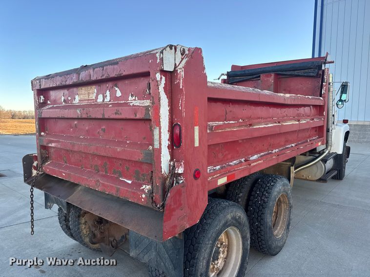 image for item EN0890 1994 Ford L8000 dump truck