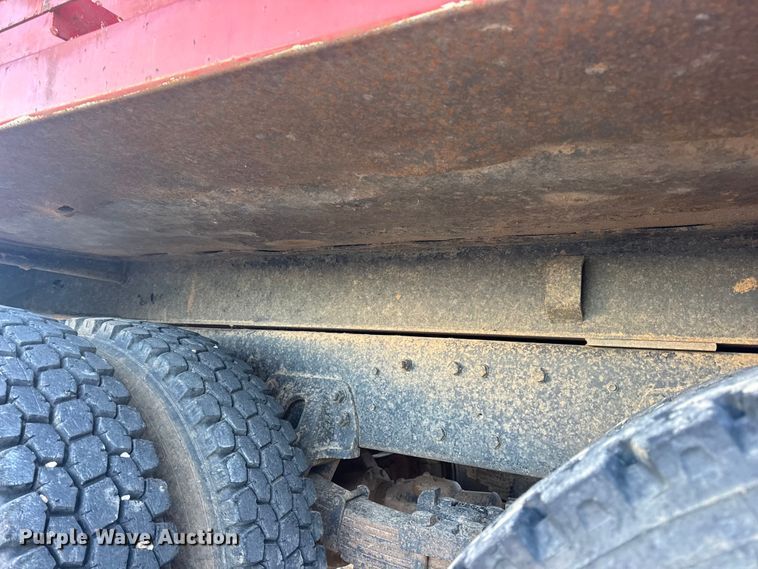 image for item EN0890 1994 Ford L8000 dump truck