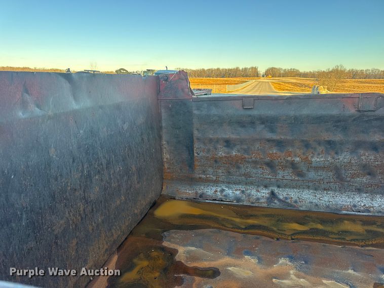 image for item EN0890 1994 Ford L8000 dump truck