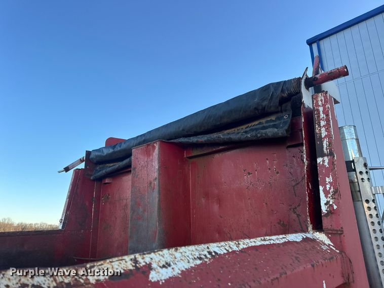 image for item EN0890 1994 Ford L8000 dump truck