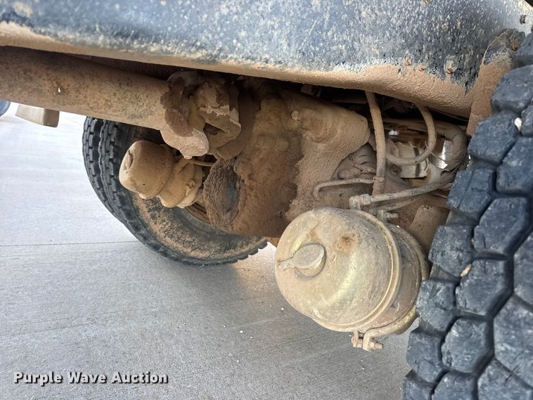 image for item EN0890 1994 Ford L8000 dump truck