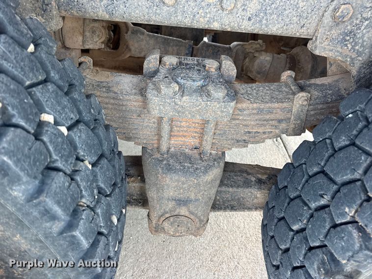 image for item EN0890 1994 Ford L8000 dump truck