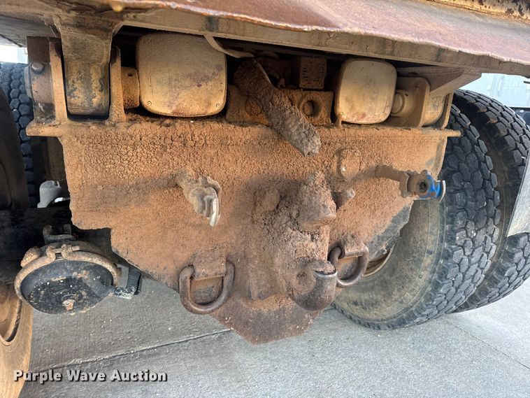 image for item EN0890 1994 Ford L8000 dump truck