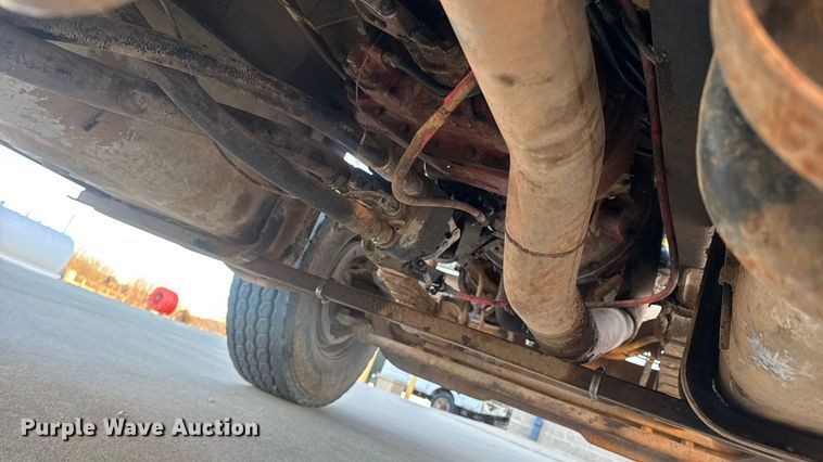 image for item EN0890 1994 Ford L8000 dump truck