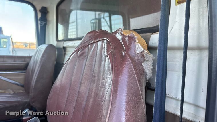 image for item EN0890 1994 Ford L8000 dump truck