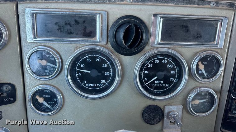 image for item EN0890 1994 Ford L8000 dump truck