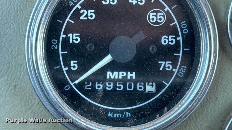 image for item EN0890 1994 Ford L8000 dump truck