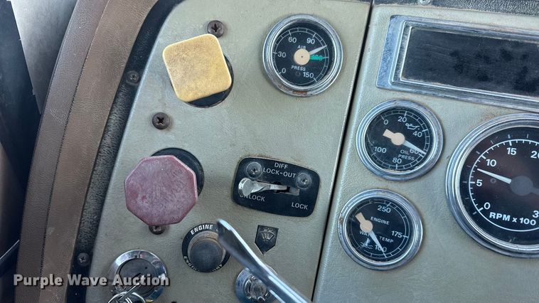 image for item EN0890 1994 Ford L8000 dump truck