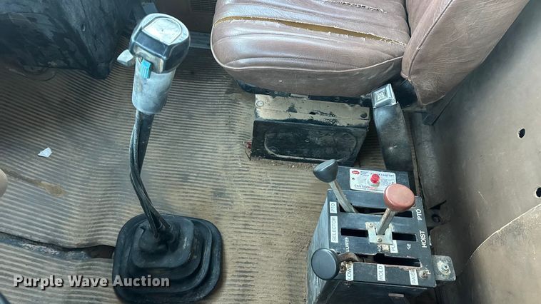 image for item EN0890 1994 Ford L8000 dump truck