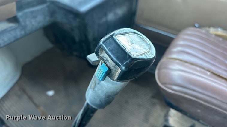 image for item EN0890 1994 Ford L8000 dump truck