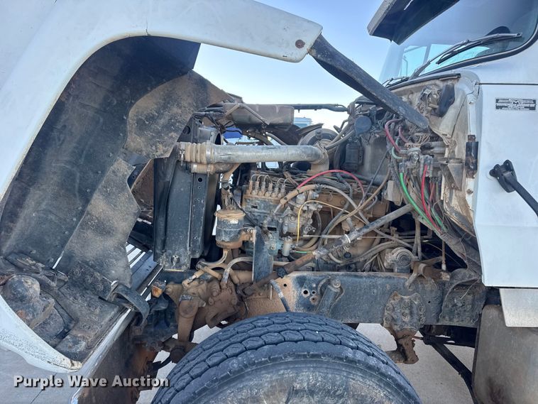 image for item EN0890 1994 Ford L8000 dump truck