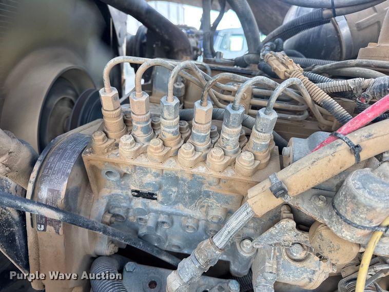 image for item EN0890 1994 Ford L8000 dump truck