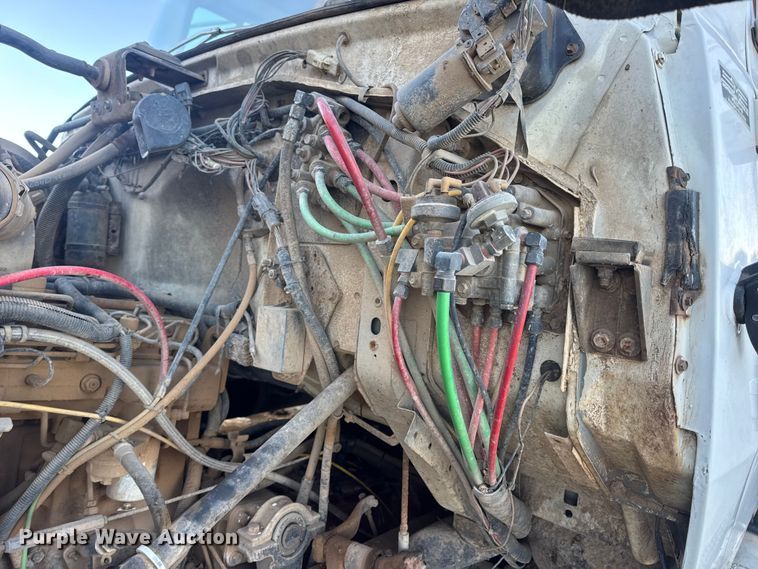 image for item EN0890 1994 Ford L8000 dump truck