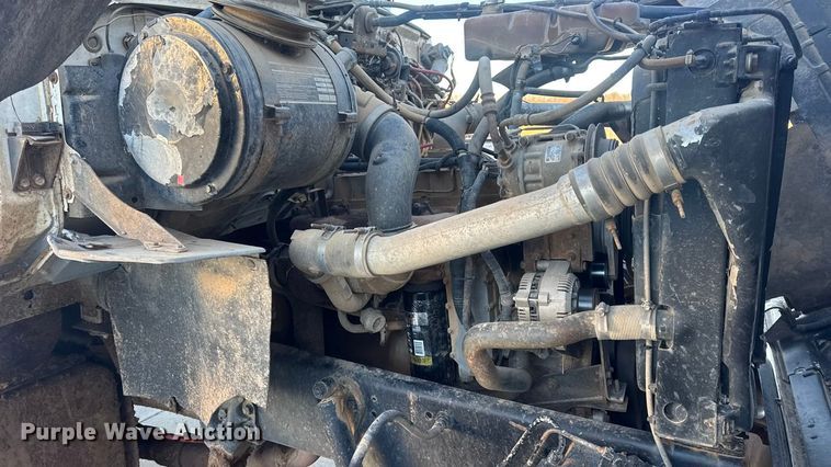 image for item EN0890 1994 Ford L8000 dump truck