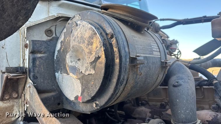 image for item EN0890 1994 Ford L8000 dump truck