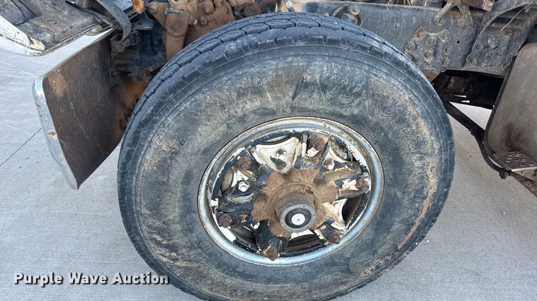 image for item EN0890 1994 Ford L8000 dump truck