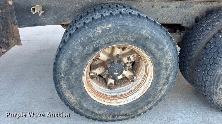 image for item EN0890 1994 Ford L8000 dump truck