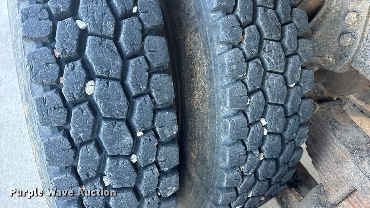 image for item EN0890 1994 Ford L8000 dump truck