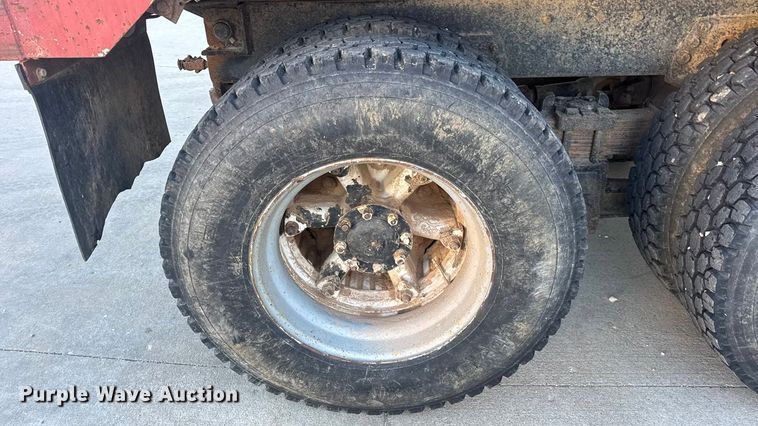 image for item EN0890 1994 Ford L8000 dump truck