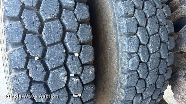 image for item EN0890 1994 Ford L8000 dump truck