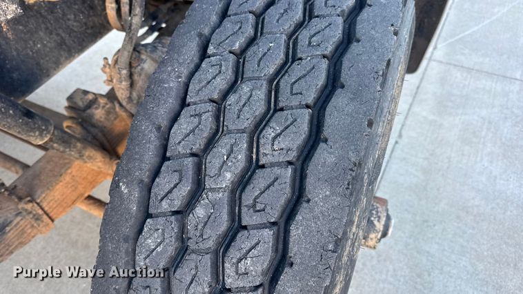 image for item EN0890 1994 Ford L8000 dump truck