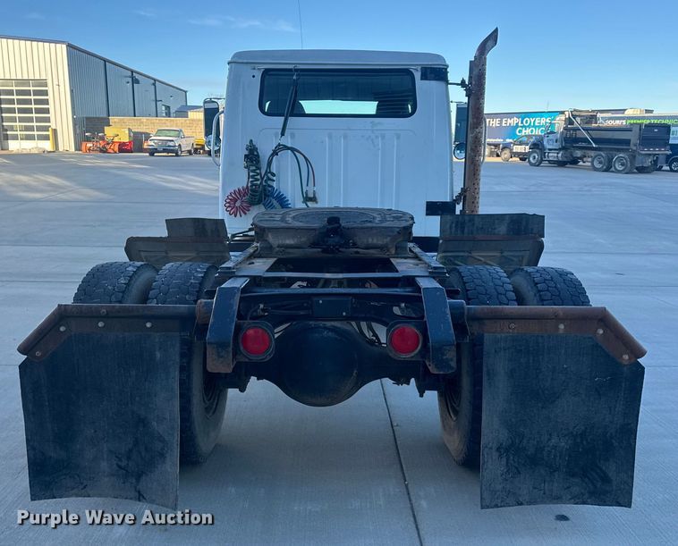 image for item EN0891 1999 International 4900 Crew Cab semi truck