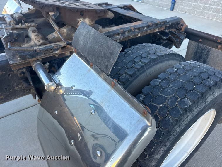 image for item EN0891 1999 International 4900 Crew Cab semi truck