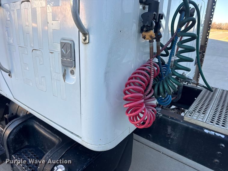 image for item EN0891 1999 International 4900 Crew Cab semi truck