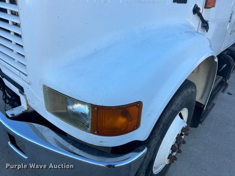 image for item EN0891 1999 International 4900 Crew Cab semi truck
