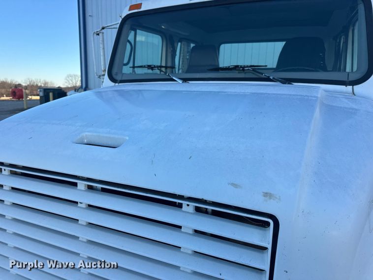 image for item EN0891 1999 International 4900 Crew Cab semi truck