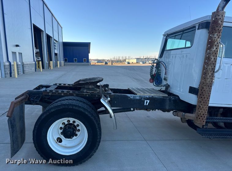 image for item EN0891 1999 International 4900 Crew Cab semi truck