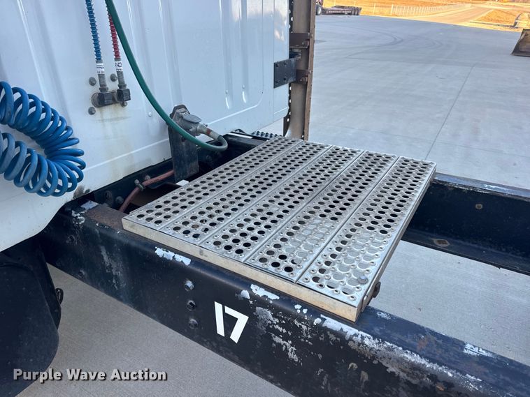 image for item EN0891 1999 International 4900 Crew Cab semi truck