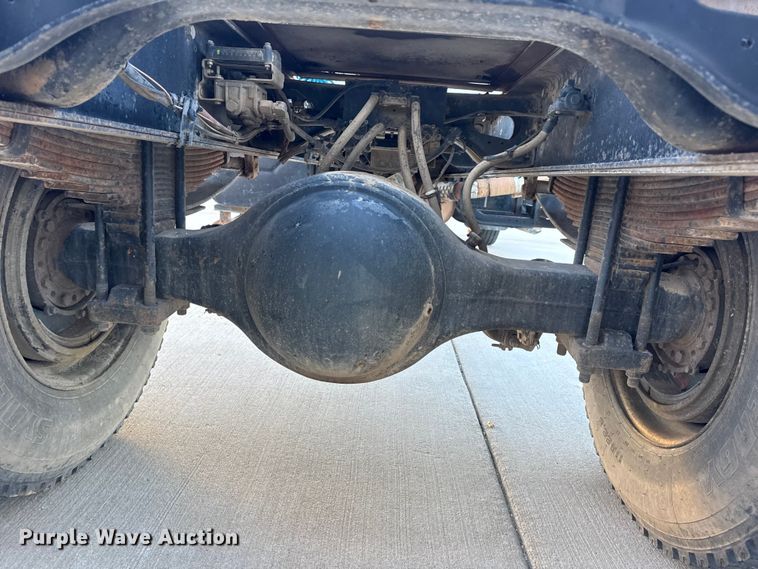 image for item EN0891 1999 International 4900 Crew Cab semi truck